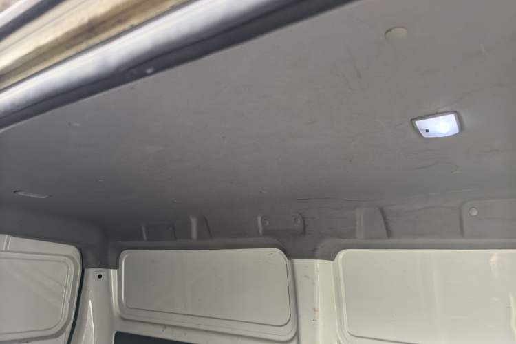 Used  Yufeng EM26 2023 Standard Edition 41.472 kWh Henan Lithium Power
