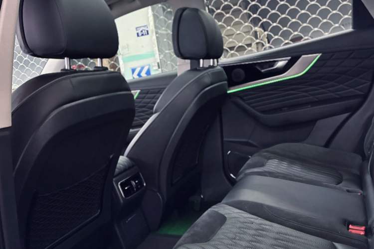 Used Hongqi HS5 2022 Revised Version 2.0T Smart Connect Flagship Edition
