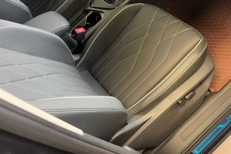 Used Volkswagen Tiguan L 2024 Outstanding Model 300TSI Automatic Two-Wheel Drive Longteng Edition