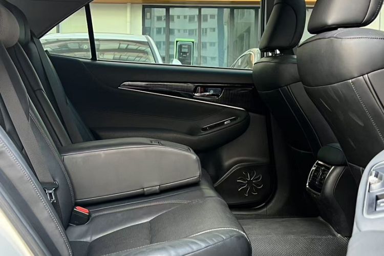 Used Toyota Crown 2015 2.0T Fashion Edition
