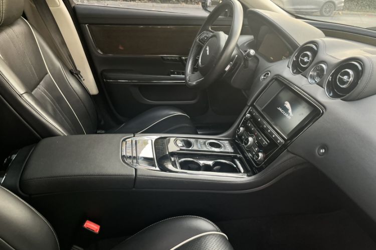 Used Jaguar XJ 2016 XJL 3.0 SC Four-Wheel Drive Panoramic Business Edition
