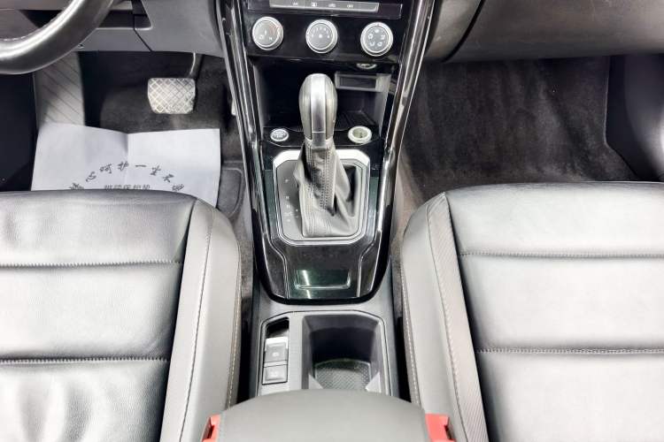 Used Volkswagen T-ROC 2019 280TSI DSG Two-Wheel Drive Comfort Version China VI Standard