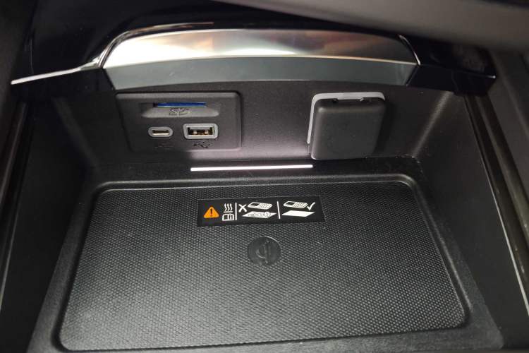 Used Buick Envision 2023 Encore S 552T Two-Wheel Drive Luxury Model
