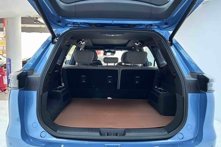 Used Chery Tiggo 8 PLUS C-DM 2025 1.5T 116 km Prestige Version 5 Seats
