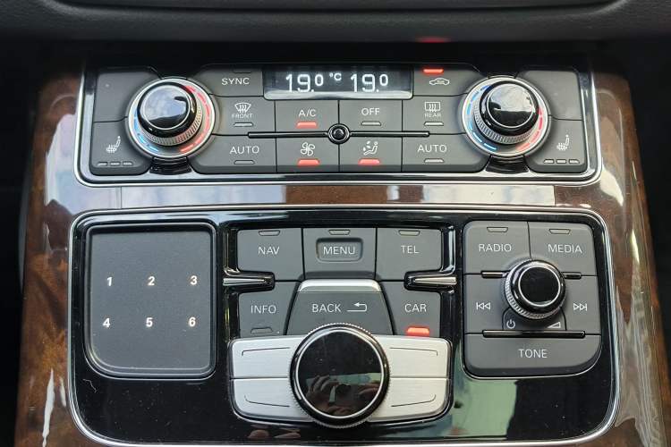 Used Audi A8 2013 A8L 45 TFSI quattro Comfort model
