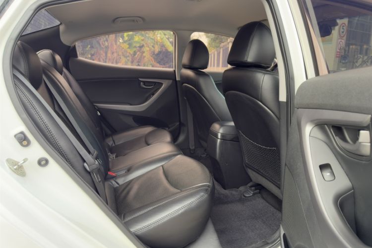 Used Hyundai Elantra 2016 1.6L Automatic Smart Version
