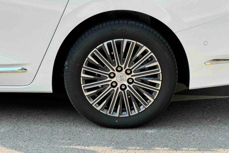 Used Buick GL8 New Energy 2024 Lu Zun Luxury Edition 7-Seater
