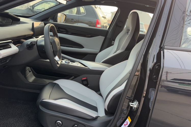 Used Changan UNI-V iDD 2024 Blue Whale Smart Electric iDD 136km Luxury Model