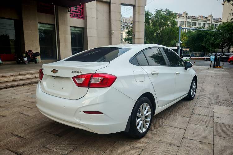 Used Chevrolet Cruze 2018 320 Automatic Pioneer Sunroof Edition
