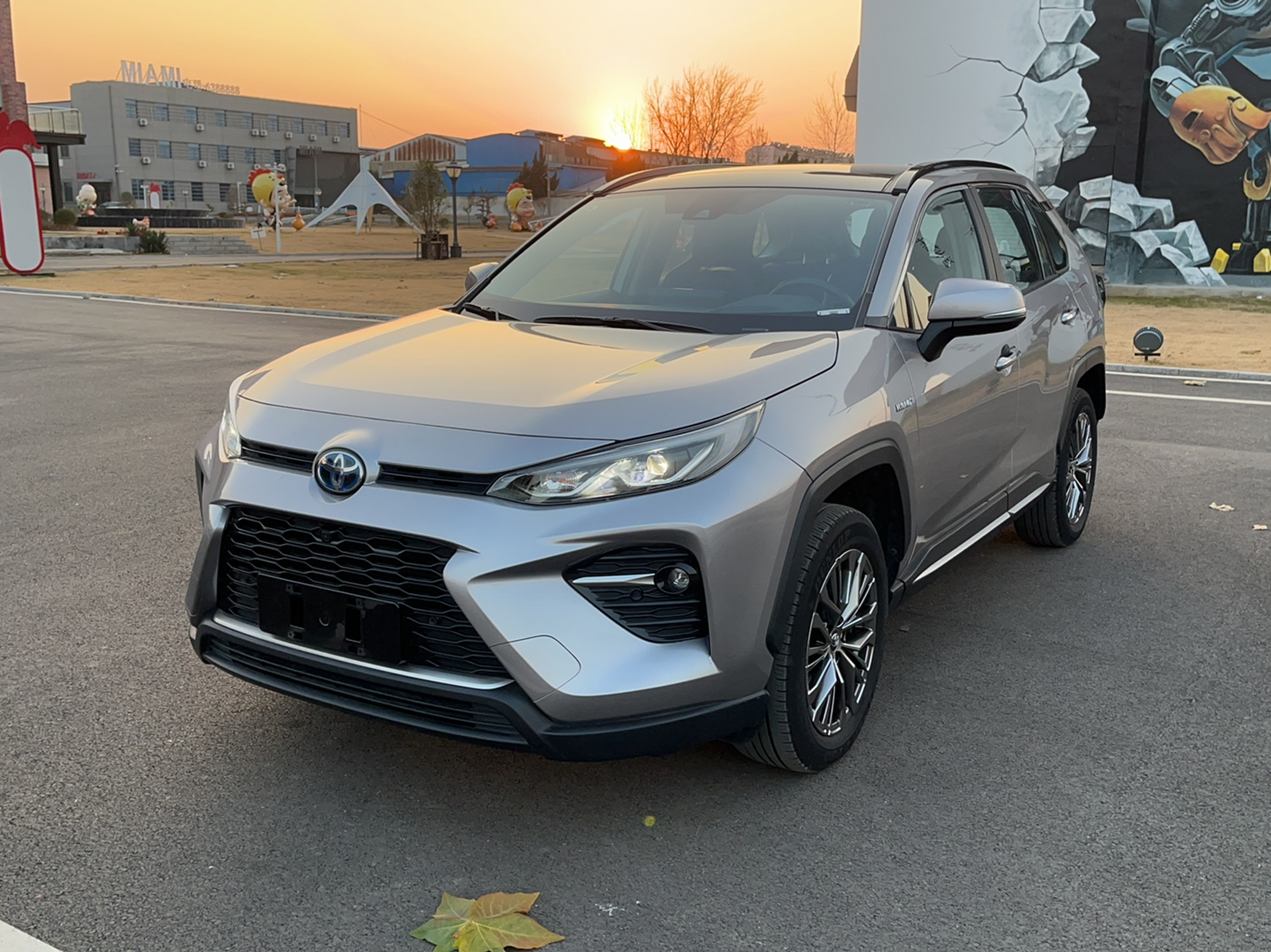 تحت مقدمة السيارة