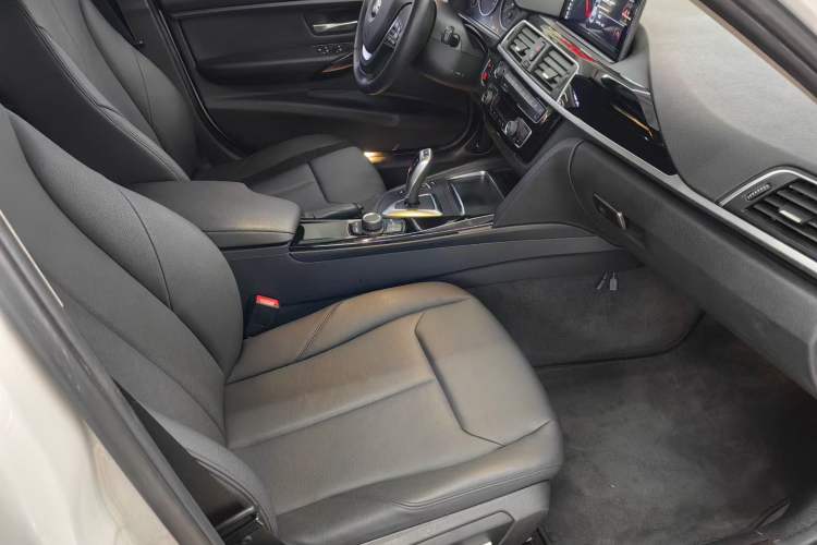 Used BMW 3 Series 2016 316Li Fashion Model
