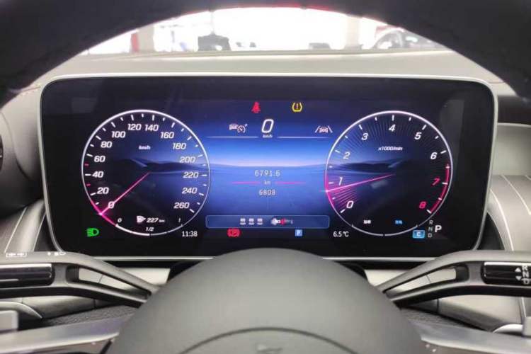 Used Mercedes-Benz GLC Coupe 2025 GLC 300 4MATIC Coupe SUV
