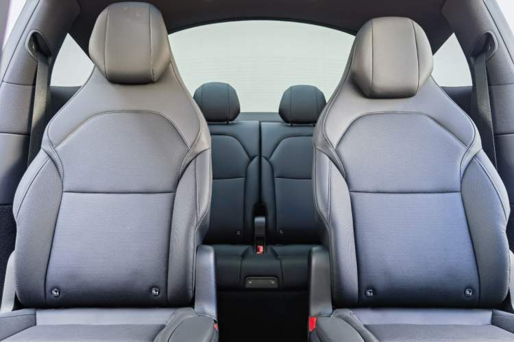 Used Tesla Model Y L 2025 Long-Range All-Wheel-Drive Version
