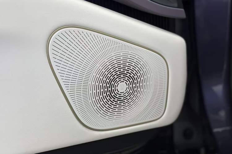 Used  12 2023 700 Three-Laser Rear-Wheel Drive Luxury Edition