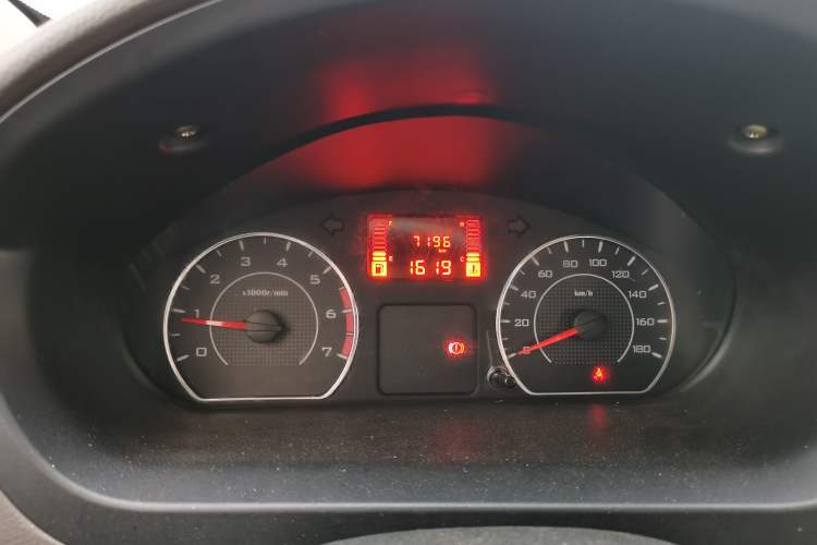 Used Wuling Rongguang V 2015 1.2L Practical Model
