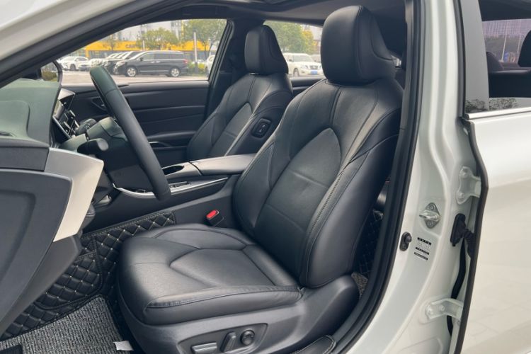 Used Toyota Avalon 2019 Dual-Engine 2.5L Luxury Edition China VI Standard