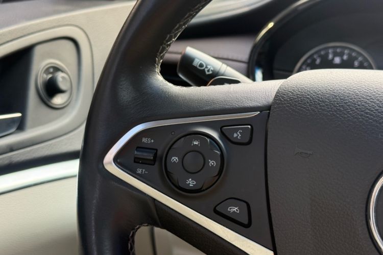 Used Buick GL8 2022 Land Business Class 652T Smart Deluxe Model
