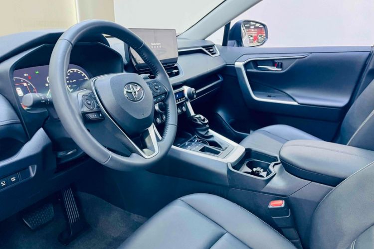 Used Toyota RAV4 2023 2.0L CVT Two-Wheel Drive Fashion Plus Edition
