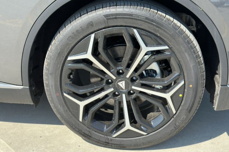 Used  L07 2024 230Max Qiankun Intelligent Driving ADS SE Range-Extended Version
