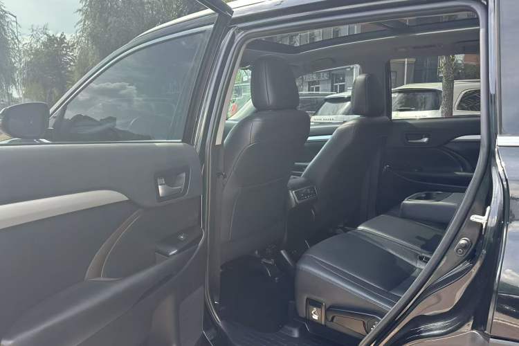 Used Toyota Highlander 2018 2.0T Four-Wheel Drive Prestige Version 7 Seats China VI Standard