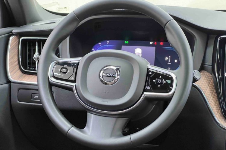 Used Volvo XC60 2023 B5 4x4 Smart Luxury Edition