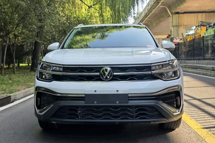 Used Volkswagen Tharu 2024 300TSI Two-Wheel-Drive Moonlight Edition