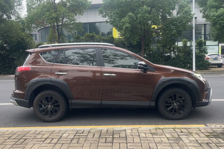 Used Toyota RAV4 2019 2.0L CVT Two-Wheel Drive Fashion X Limited Edition China VI Standard
