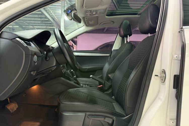 Used Skoda Octavia 2019 1.5L Automatic Smart Drive Luxury Edition China VI Standard
