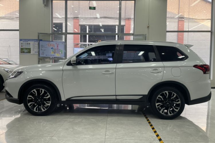 Used Mitsubishi Outlander 2020 2.0L Two-Wheel Drive Enjoyment Version 5 Seats