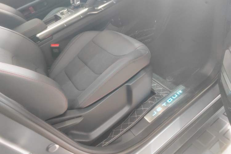 Used Jetour Traveler 2023 2.0T All-Wheel-Drive CrossPRO
