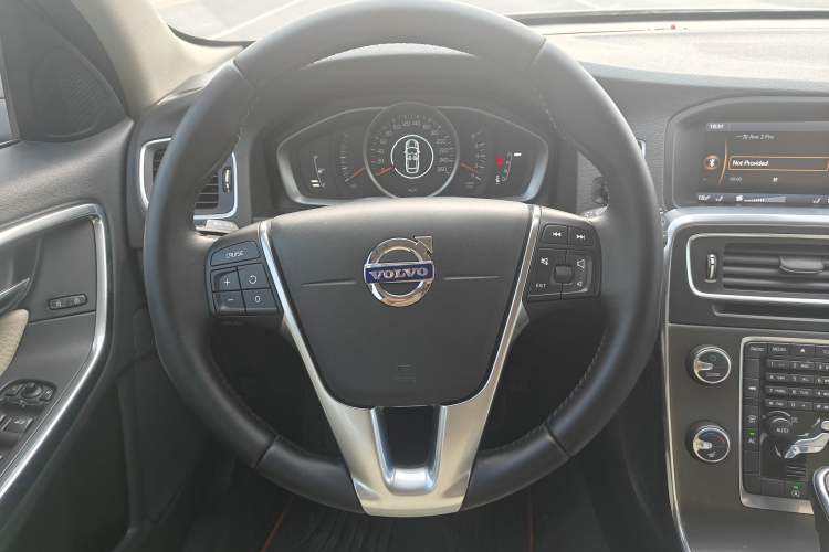 Used Volvo V60 2014 T5 Zhiyi Edition
