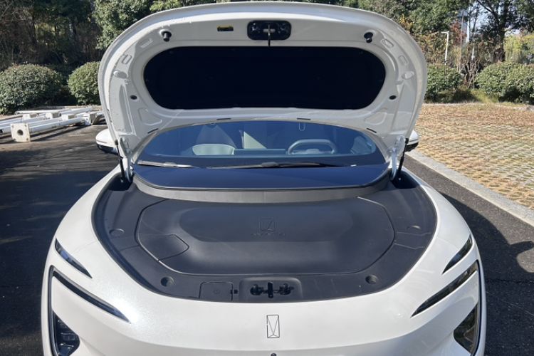 Used  12 2025 Ultra Extended-Range Edition
