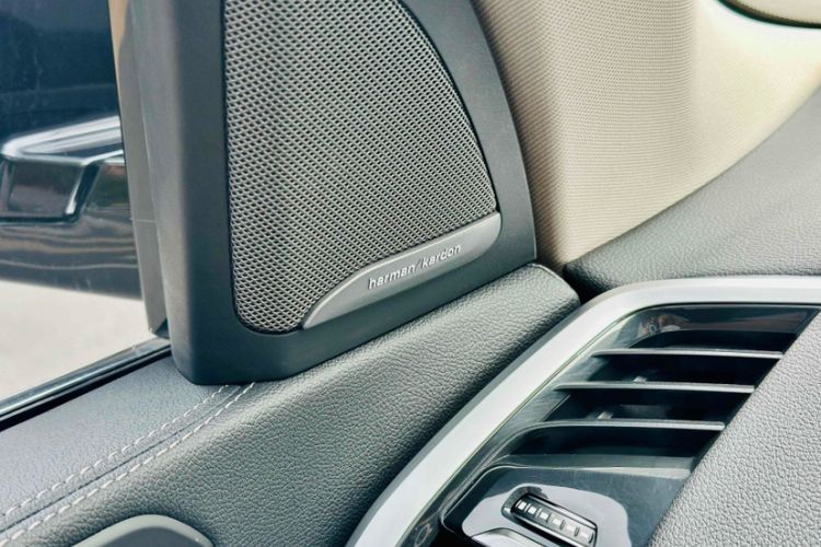 Used BMW X7 2021 Facelifted xDrive40i Luxury Package with Leading Features
