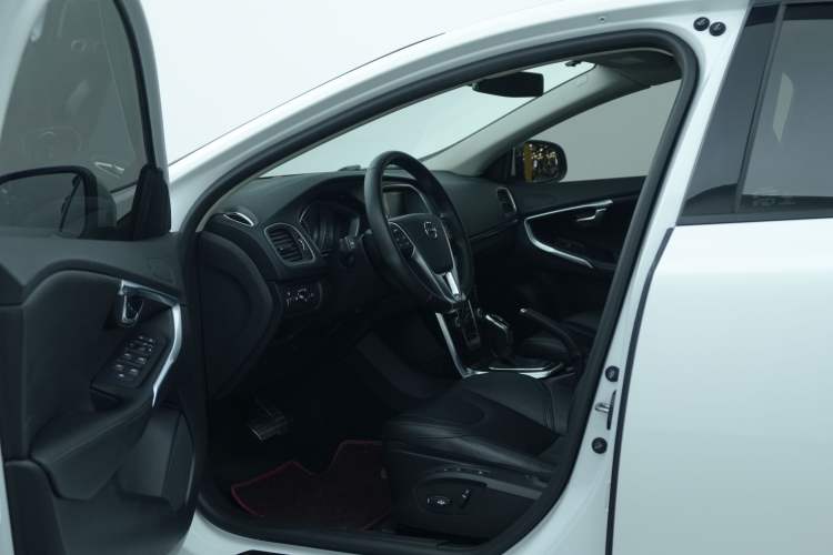 Used Volvo V40 2019 T3 Zhiyi Edition
