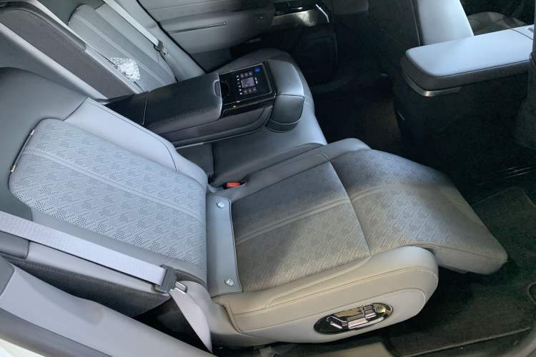 Used Zeekr 7X 2025 100 kWh Long-Range Rear-Wheel Drive with Intelligent Driving Features
