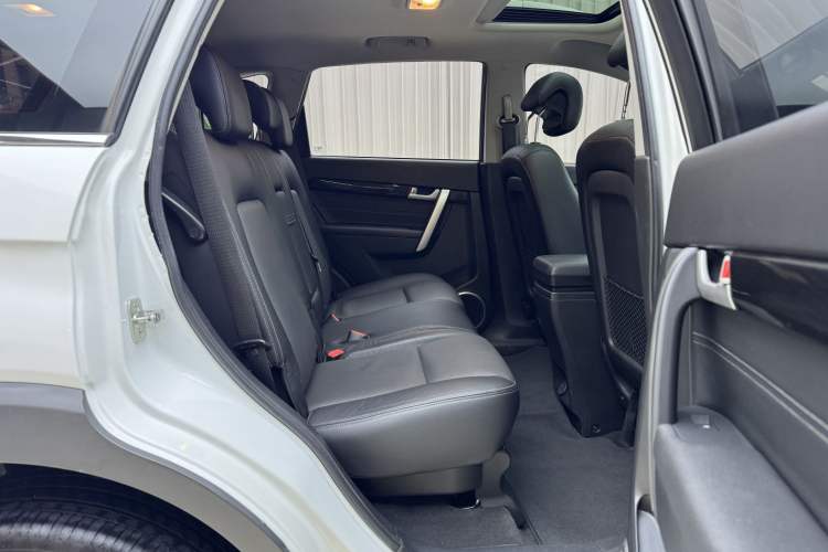 Used Chevrolet Captiva 2017 2.4L 4x4 Flagship Edition 7-Seater
