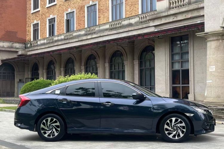 Used Honda Civic 2016 220TURBO CVT Luxury Edition
