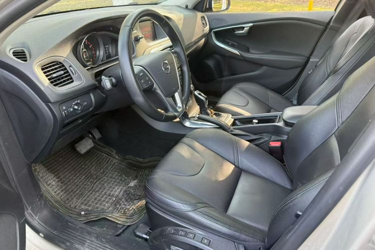 Used Volvo V40 2017 T3 Zhiyi Edition