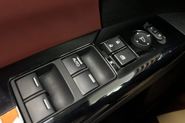 Used Honda Elysion 2022 2.0L eHEV Comfort Version
