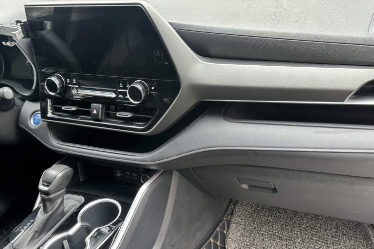 Used Toyota Highlander 2022 Dual-Engine 2.5L Four-Wheel Drive Prestige Version 7 Seats
