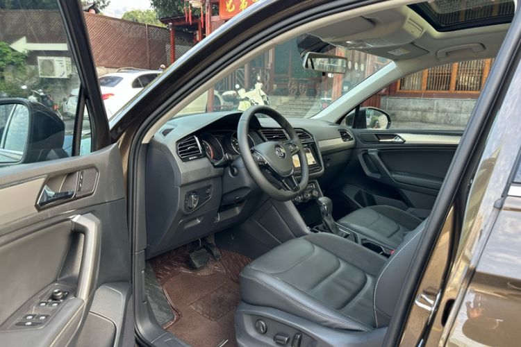 Used Volkswagen Tiguan L 2019 330TSI Automatic Two-Wheel Drive Panoramic Comfort Edition China VI Standard
