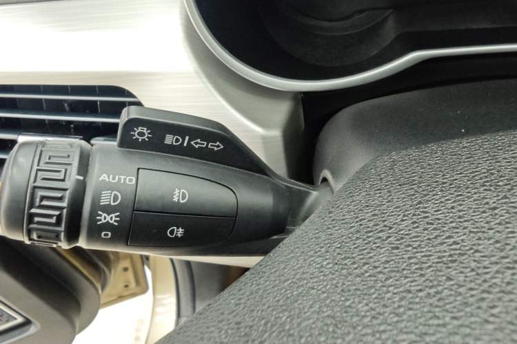 Used Geely Auto Emgrand X7 Sport 2018 1.8TD Automatic Two-Wheel Drive Smart 4G Connected Version
