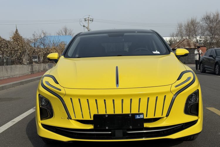 Used Hongqi E-QM5 2022 431 km Charge & Enjoy Edition
