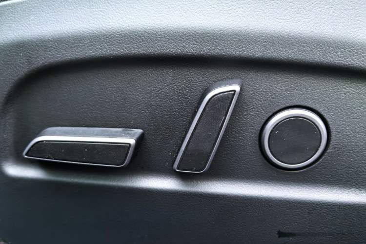 Used Tesla Model 3 2025 Rear-Wheel-Drive Version
