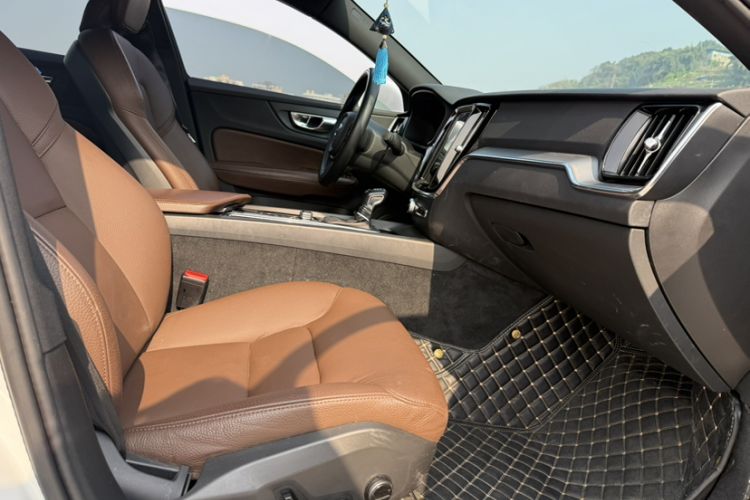 Used Volvo S60 2020 T4 Zhiyi Luxury Edition