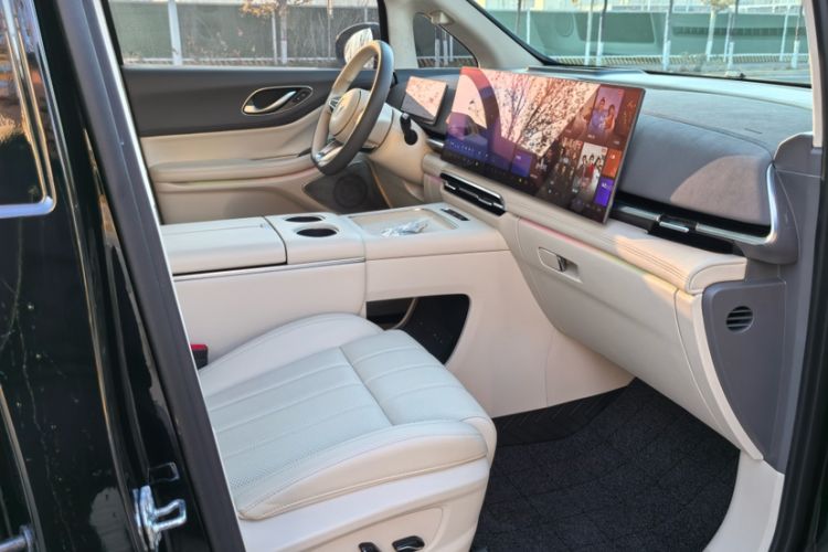 Used VOYAH Dream 2025 PHEV Four-Wheel-Drive Flagship Kunpeng Edition
