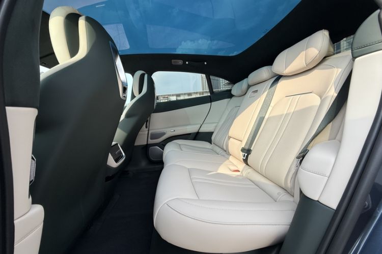 Used  YU7 2025 Ultra-Long Range High-Performance All-Wheel-Drive Max Edition
