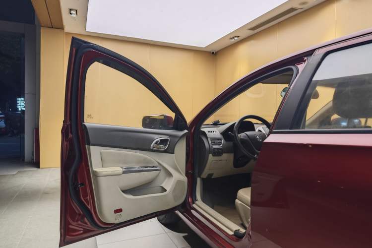 Used Baojun 630 2014 1.5L automatic comfort version
