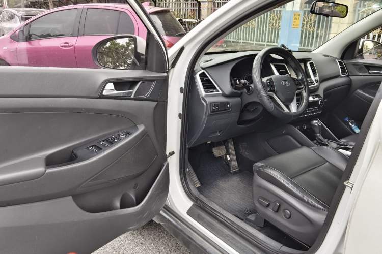 Used Hyundai Tucson 2018 1.6T Dual-Clutch Two-Wheel Drive 15th Anniversary Special Edition
