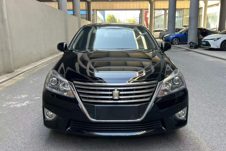 Used Toyota Crown 2012 2.5L Royal Leather Edition
